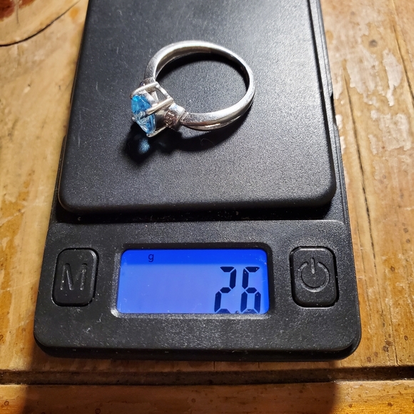 10k wg blue topaz/diamond ring - Picture 10 of 10